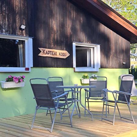 Kapteni Suvekodu Laulasmaa Buitenkant foto