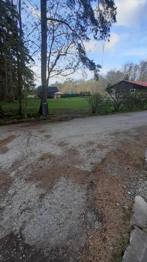 Kapteni Suvekodu Laulasmaa Buitenkant foto