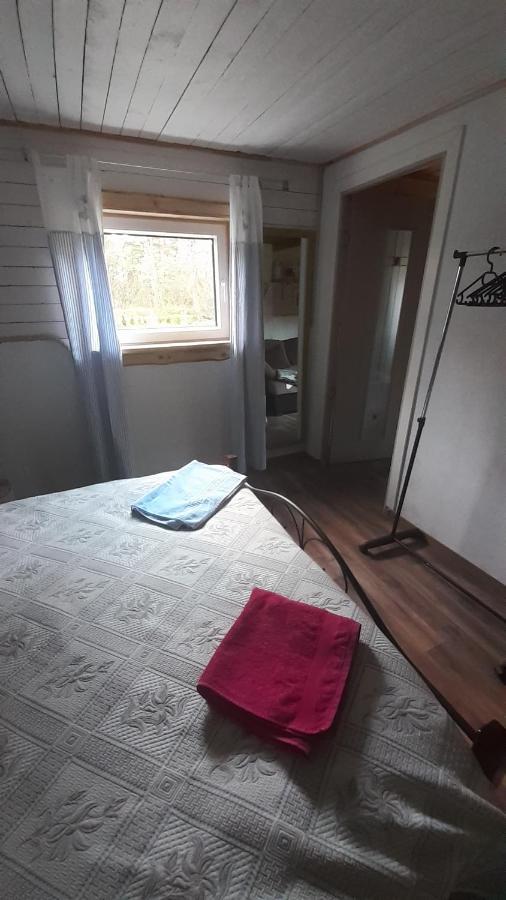 Kapteni Suvekodu Laulasmaa Buitenkant foto