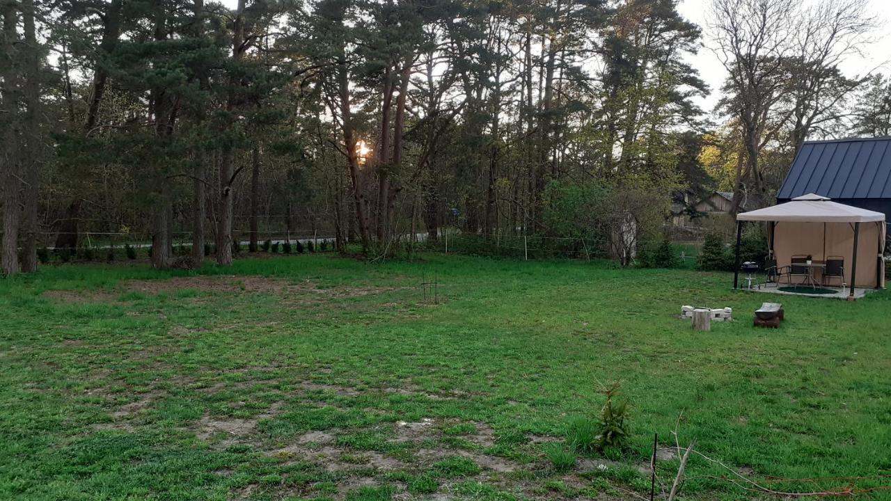 Kapteni Suvekodu Laulasmaa Buitenkant foto