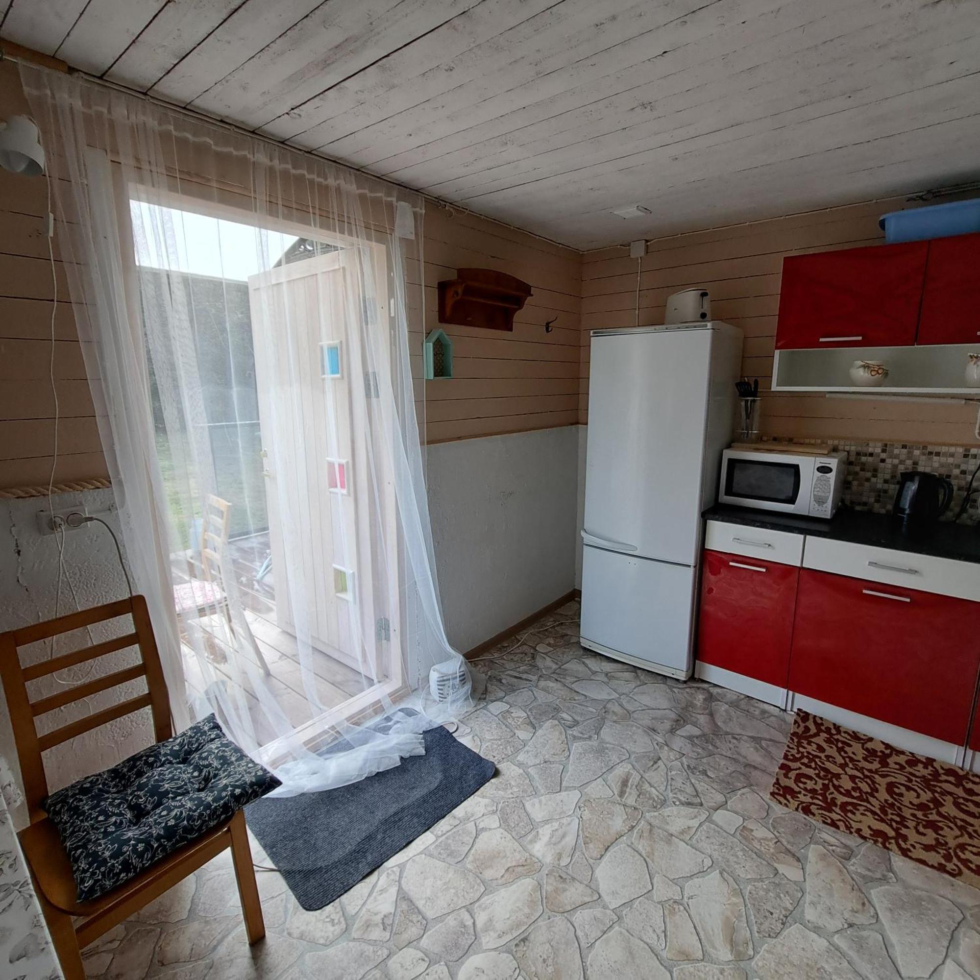 Kapteni Suvekodu Laulasmaa Buitenkant foto